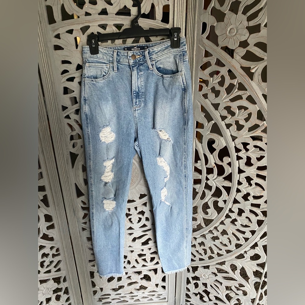 Hollister Curvy Ultra High Rise Mom Jean
Hollister vintage stretch